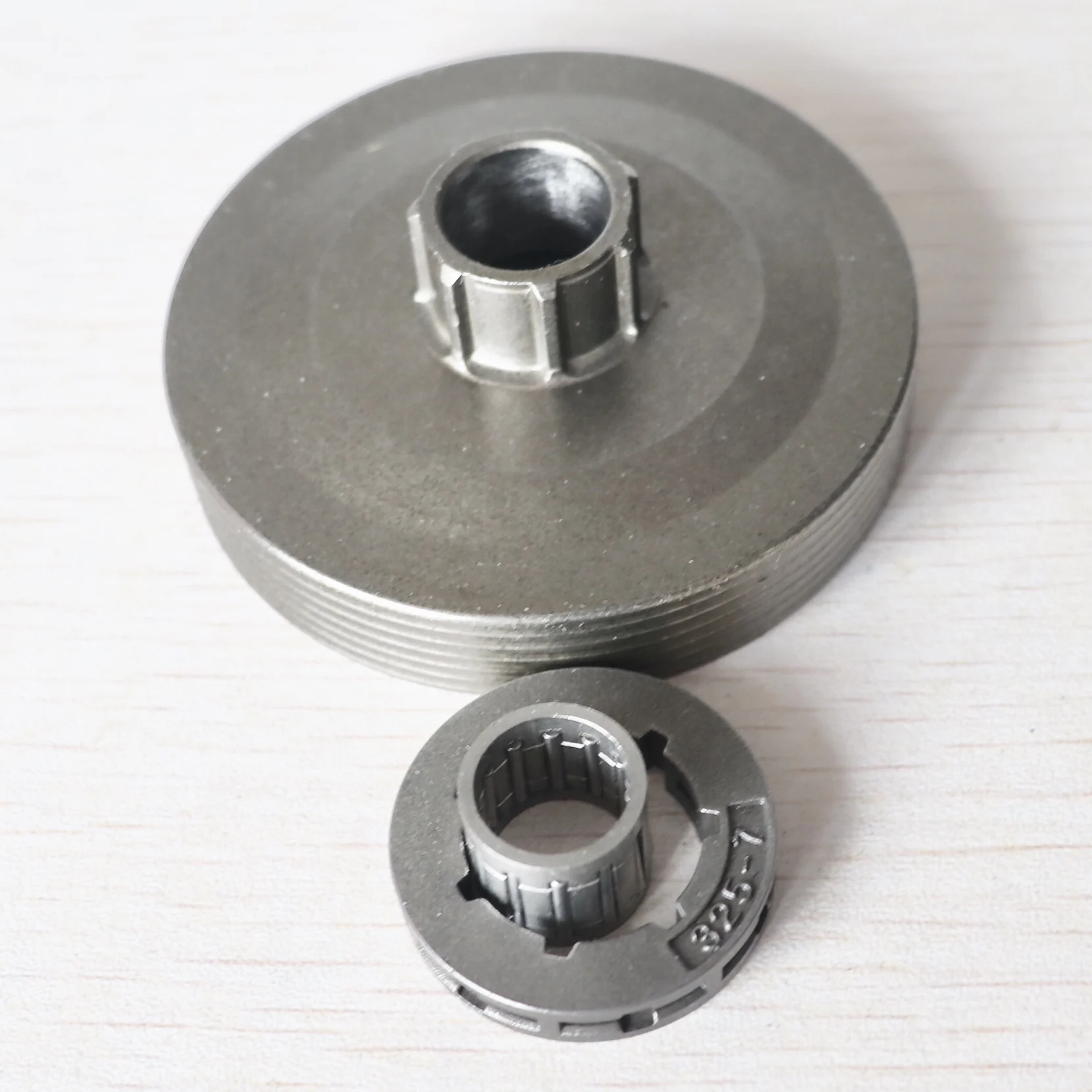 4500 5200 5800 Chainsaw Clutch Drum with Needle Bearing with 0.325-7 Teeth Sprocket Rim